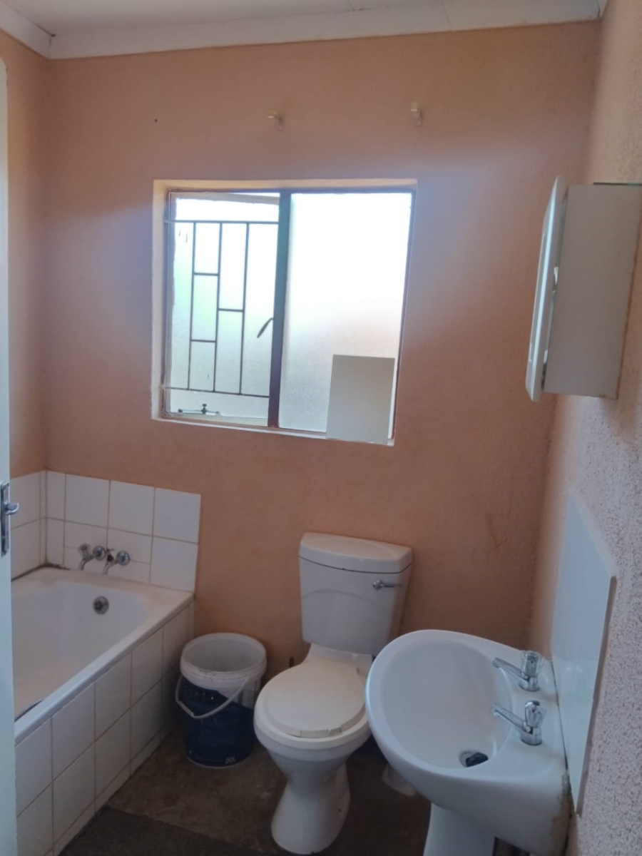 2 Bedroom Property for Sale in Tlhabane West North West